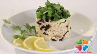 Салат с курицей и черносливом