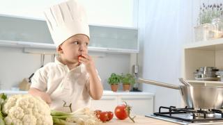 Как научить ребенка жевать: советы родителям