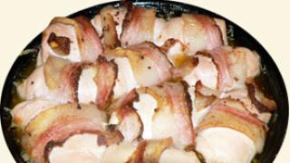 И все-таки они вертятся! Рулетики из курицы с грибами и сырный салат