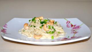 Паста с кунжутным соусом