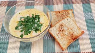 Нежный сырный суп с копченой курицей. Вкусно и быстро!