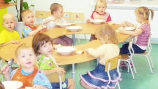Почему он такой голодный после садика? (часть 1)
