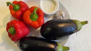 Рулет из баклажанов и сладкого перца