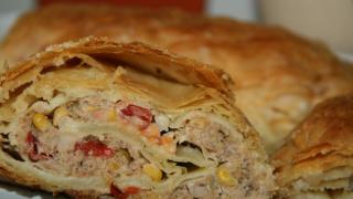 Рулет с мясом и фасолью