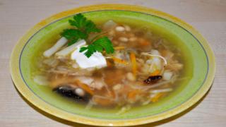 Щи с фасолью и черносливом