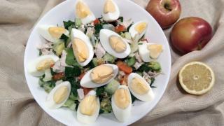 Фитнес-салат с курицей и чечевица по-восточному