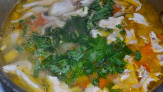 Осенний немецкий суп-айнтопф с тыквой, перцем и кукурузой