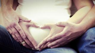 Мальчик, девочка или многоводие – изучаем форму живота у будущих мам