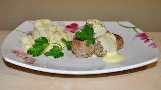 Фрикадельки мясные с лимонным соусом