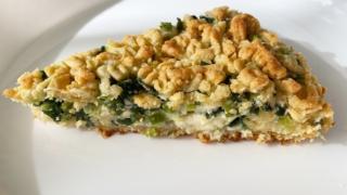 Тёртый пирог с зелёным луком и сыром от Александра Бельковича