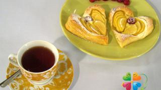 Вкусный подарок для Валентинова дня! Слоеные сердечки с яблоками (рецепт с видео)