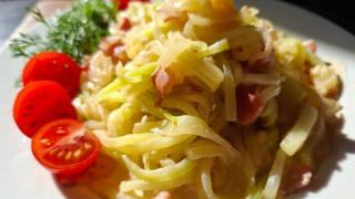 Спагетти из кабачка с соусом из бекона и сливок