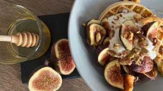 Вафли как в Engels с йогуртом и инжиром. Невероятно вкусно!
