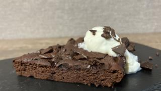 Вкуснейший шоколадный пирог из трёх ингредиентов для тех, кто на диете. Без муки и сахара